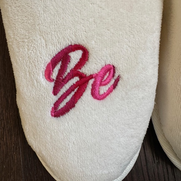 Dluxe by Dearfoams Women’s Be Mine Slide Slippers Ivory - Size M (7-8) - Picture 2 of 6